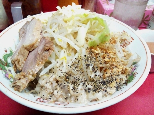 「汁なし、麺少なめ、やさい少し多め　800円」@ラーメン 麺徳 東陽町店の写真