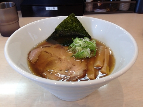 「らーめん　しょうゆ　￥７００」@麺屋 志縁の写真