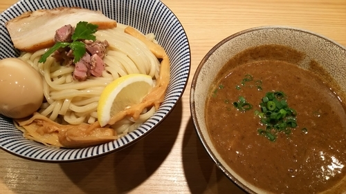 「煮干しつけめん（味玉）〜煮干醤油〜」@自家製麺 MENSHO TOKYOの写真