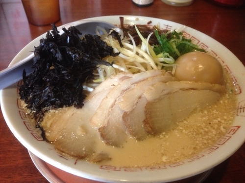 「豚骨醤油ラーメン 全部入り」@二代目 哲麺 八王子店の写真