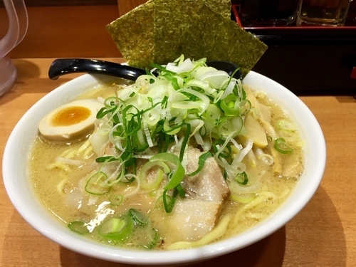 「濃厚とんこつ醤油らーめん 大1.5玉 ¥690 (カタメ、コイメ」@ラーメン春樹 立川店の写真