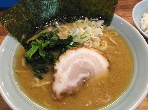 「家系豚骨ラーメン 小ライス」@鶴一家の写真