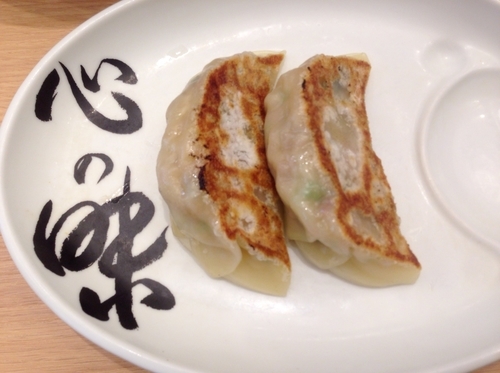 「心の味餃子（２個）」@松戸富田製麺 ららぽーとTOKYO-BAY店の写真