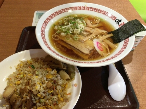 「醤油ラーメン＋半チャーハン」@味福 談合坂SA店の写真