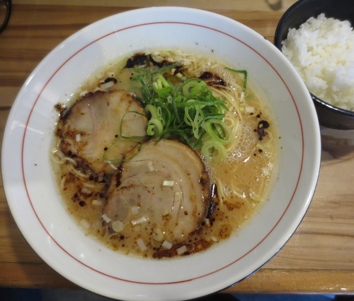 「坂ちゃんラーメン＋サービスライス　680円」@三代目坂ちゃんラーメン大作戦の写真