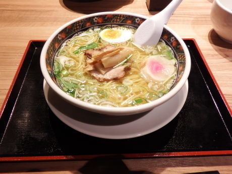 「味彩塩拉麺」@函館麺厨房あじさい 新千歳空港店の写真