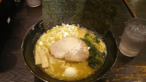 「豚骨醤油ラーメン大盛り850円」@横浜家系ラーメン 極み家の写真