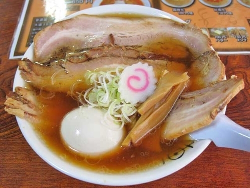 「醤油かけラーメン＋チャーシュー3本乗せ・他1,100円」@食堂 はせ川の写真