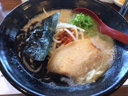 「豚骨ラーメン 黒620円 替え玉100円」@真麺武蔵の写真