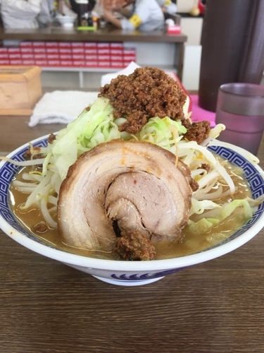 「醤油旨辛麺 野菜 ニンニク増し」@らーめん 旭郎山の写真