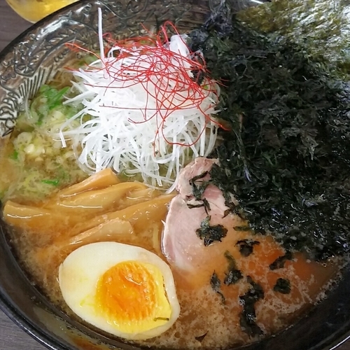「麺吉ラーメン（おにぎり付き）８００円」@神栖創心堂 麺吉の写真
