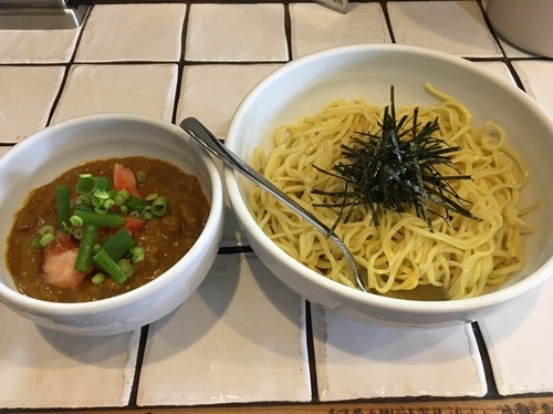 「とんこつとトマトの冷やしカレーつけ麺」@らーめん風凛の写真