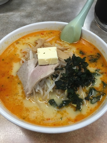 「味噌カレー牛乳ラーメン 830円 辛辛トッピング1倍 50円」@味の札幌 大西の写真