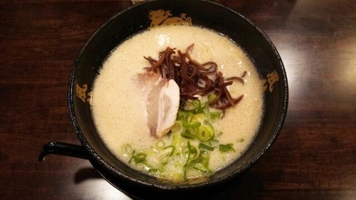 「とんこつラーメン(カタ)」@とんこつラーメン博多風龍 上野店の写真