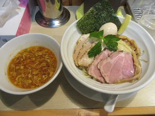 「限定　あっさりつけ麺エビ風味（８５０円）＋チャーシュー味玉」@麺屋壱心の写真