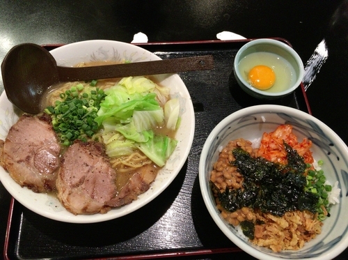 「醤油らーめん＋納豆SP丼」@ラーメン酒場 藤桜の写真