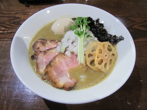 「濃厚煮干そば（８００円）＋味玉＋むじゃ玉」@ニボムジャキの写真