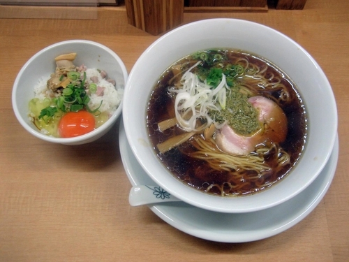 「醤油そば750円＋こだわり玉子の玉子かけごはん250円」@中華そば 大井町 和渦の写真