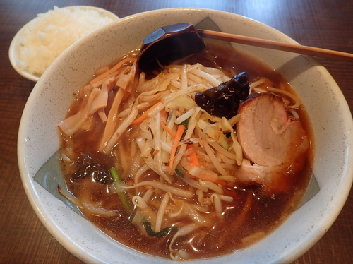 「きなり屋ラーメン 麺硬め＋サービスライス」@きなり屋 茗荷谷店の写真