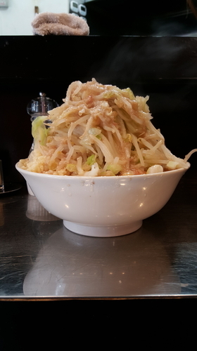 「味噌ラーメン750円(野菜ちょいマシ、カラメ以外全マシ)」@らーめん虎丸 川口店の写真