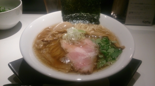 「鴨脂と蛤の醤油＋味玉」@SOBAHOUSE金色不如帰の写真