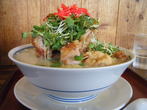 「モッコリ鶏カラら～めん874円」@中華さくらの写真