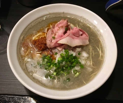 「牛脂煮干そば+和え玉」@灰汁中華 丿貫 福富町本店の写真