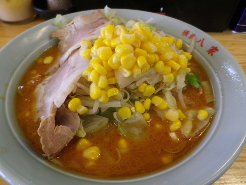 「辛味噌ラーメン＋茹でキャベツ」@八家本陣の写真