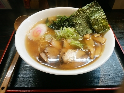 「醤油ラーメン(並盛・160g)620円」@らーめん 楓家の写真