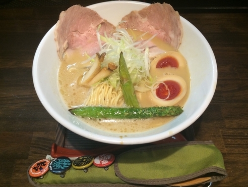 「味玉鶏極濃」@麺69チキンヒーローの写真