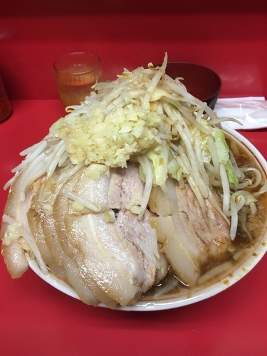 「大豚ダブル＋生卵 ニンニクヤサイカラメ 1100円」@ラーメン二郎 千住大橋駅前店の写真