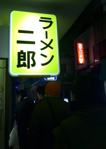 「小ラーメン700円 (麺少な目、ヤサイ・ニンニク・カラメ)」@ラーメン二郎 千住大橋駅前店の写真