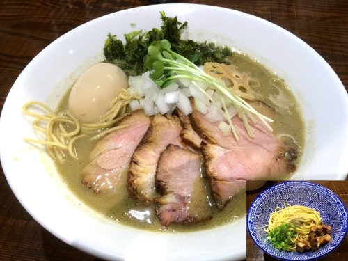 「濃厚煮干そば（800円）＋豚増し＋むじゃ玉ハーフ」@ニボムジャキの写真