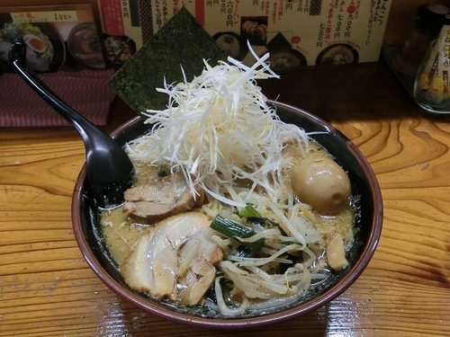 「醤油らあめん(大盛)+白ねぎ+味付半熟玉子」@俺流らあめん・深味やの写真