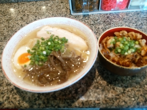 「だるまラーメン(並盛・100g)＋ミニチャーシュー丼830円」@だるま大使 2号店の写真