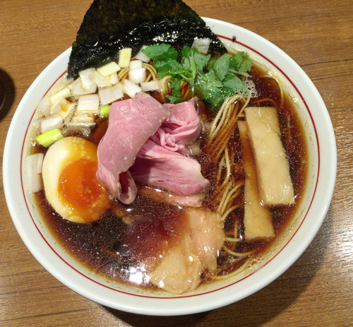 「煮干しそば黒醤油690円」@寿製麺よしかわ 川越店の写真