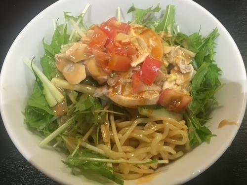 「（夏季限定）サラダ風ひな鳥のバンバンジー冷麺¥850」@あかくろたんたんの写真