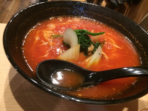 「トマトラーメン」@トマトラーメンと辛めん 三味の写真