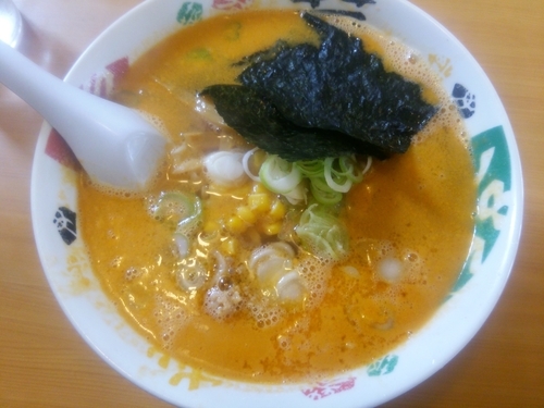 「坦々麺」@手打ちらーめん 本丸の写真