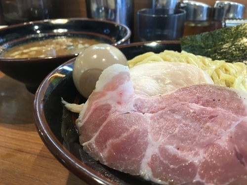 「【限定】煮干しつけ麺+味玉」@濃厚豚骨汁 横浜家系ラーメン 花木家 経堂本店の写真