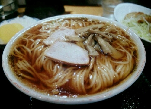 「中華そば並650円  ギョウザ430円  ライス小110円」@上海楼の写真