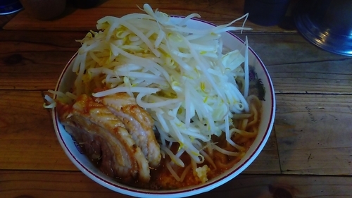 「ラーメン小　ヤサイ増し」@ラーメン神豚 関東学院前店の写真