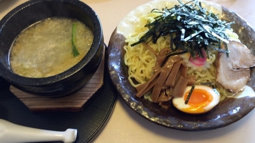 「石焼きつけ麺 白(塩)」@らーめん岡崎 鶴ヶ島店の写真
