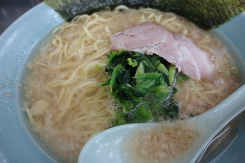「ラーメン300円 麺かた油多め    金曜日のみ（祝日以外」@ラーメンショップ 野田店の写真