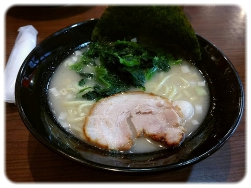 「塩ラーメン（麺ハン・麺カタ・味ウス・油スク）」@秋津商店の写真