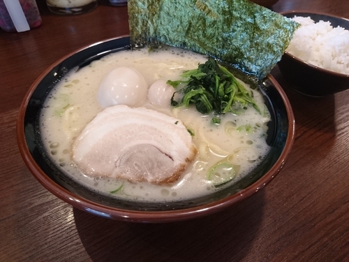 「豚骨塩ラーメン」@喜多見家 大田原店の写真