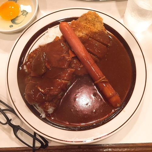 「カツバーグカレー＋フランクフルト＋生玉子」@カレー専門店 クラウンエース 上野店の写真