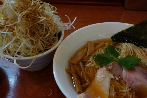 「醬油ラーメン＋ネギチャーシュー丼」@中華そば 七麺鳥の写真