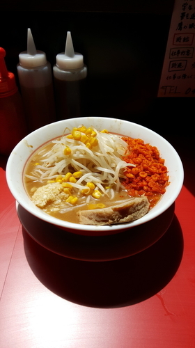 「ラーメン730円(300g 、全マシ)」@鷹の目 獨協大学前本店の写真