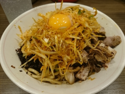 「【限定】辛ネギ油そば780円＋ジロベジ(ﾁｰｽﾞｵｶｶ)他」@INOSHOWの写真